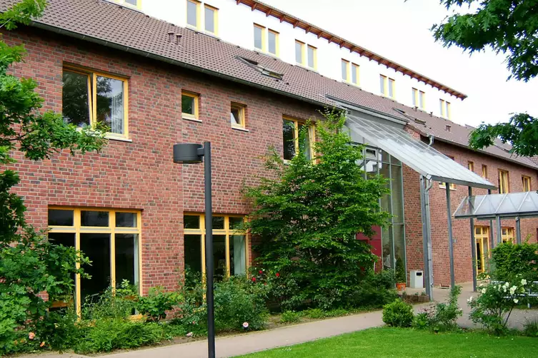 Hostels in Neuss, Jugendherberge Neuss-Uedesheim